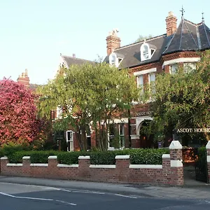 Ascot House Pensión
